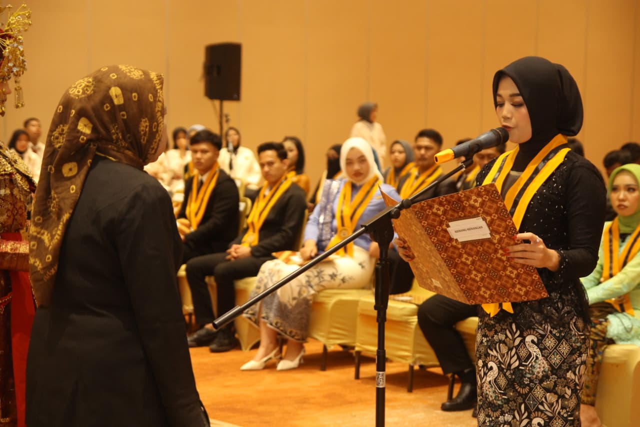 Prosesi Wisuda di Panggung Utama